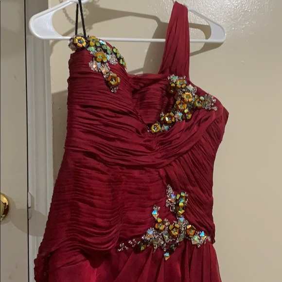 Dress only worn once! Good as new. No damages. - Picture 3 of 4